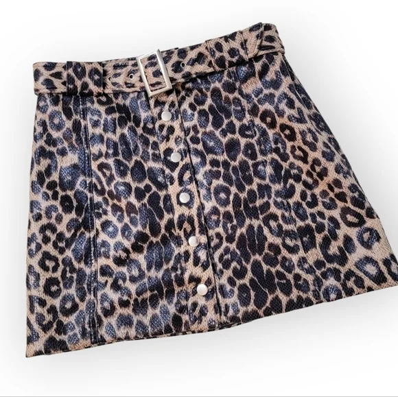 Know One Cares Leopard Print Mini Skirt Size Small - Picture 17 of 17